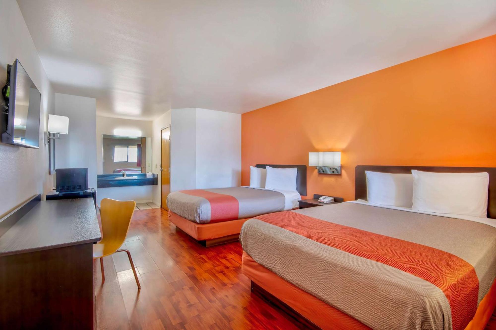 Hotel 6-santa Nella, Ca - Los Banos
